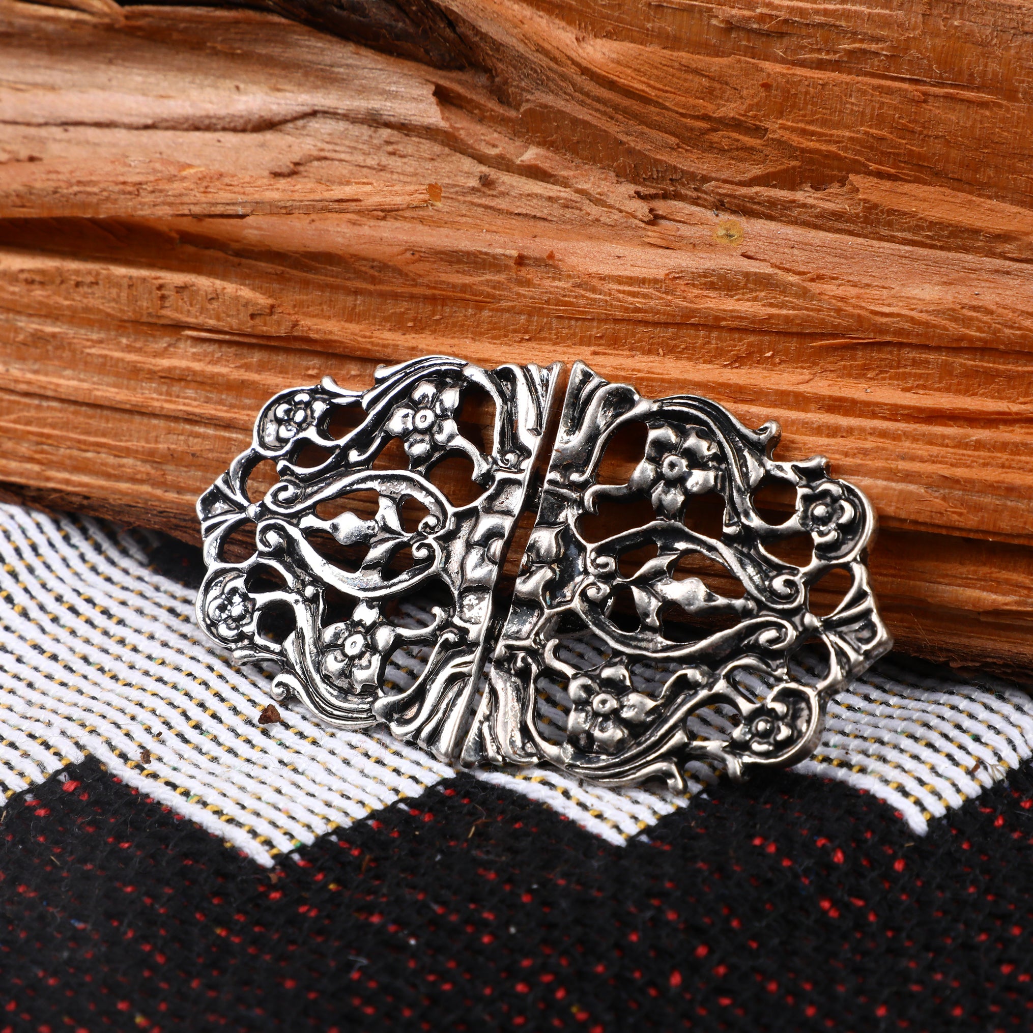 1 Paar Anstecker für Damen & Herren Dirndl Schnalle Verschluss Metall Gestickte Quadratische Silber Vintage Knöpfe 35MMx40MM